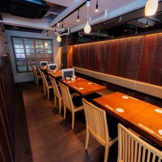 Our restaurant has a calm atmosphere that allows you to relax and enjoy your time, and our tables are filled with the warmth of wood.The warm wood creates a comfortable space where you can relax and enjoy your meal.It's the perfect place for a special moment with friends and family.We look forward to your visit.