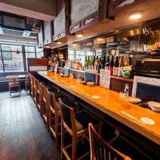 Our counter seats offer a special experience where you can watch the cooking process up close.You can enjoy your meal while watching the chef skillfully prepare your meal.Perfect for a quick drink by yourself after work! Enjoy a special moment while watching fresh ingredients and creatively prepared dishes being prepared right before your eyes.