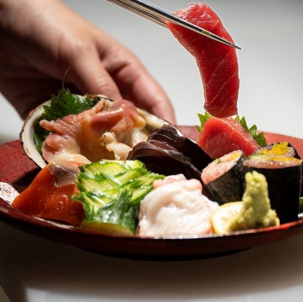 아침 시장 특유의 신선도와 코스파! 계절의 생선과 굴 등 「산 리쿠의 맛있다」를 즐길 수있는 풍부한 메뉴