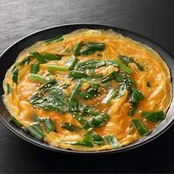 Soft-boiled chives and egg dish