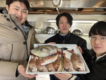 梅花丸で船釣り・海辺里で捌き食べつくす！