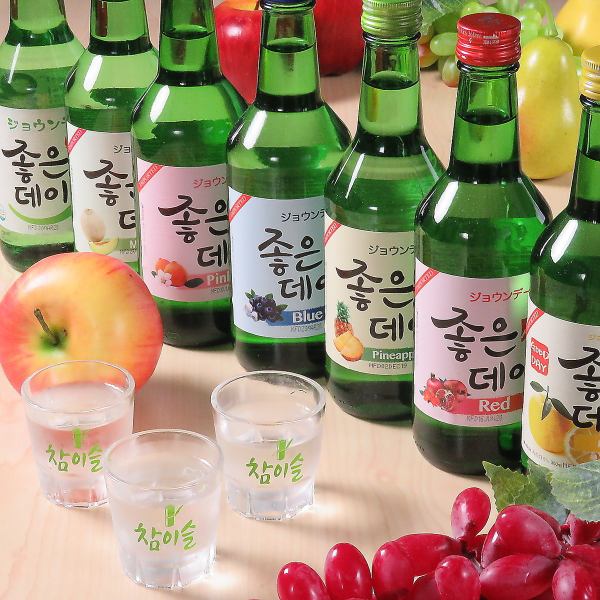 ネオンサインが彩る本格韓国酒場♪ 山形駅より徒歩5分と好アクセスな当店は、広々とした空間にネオンサインが輝きます☆ ドラム缶テーブル席やカウンターを完備◎ 様々なシーンでご活用いただけます！ ご家族でのお食事はもちろん、デートや女子会に◎ 小さなお子様連れも大歓迎です♪※未成年のお客様のご来店大歓迎です！