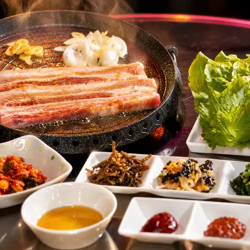 6 종류의 야채와 일품 요네자와 돼지 1 번 자라는 삼겹살!