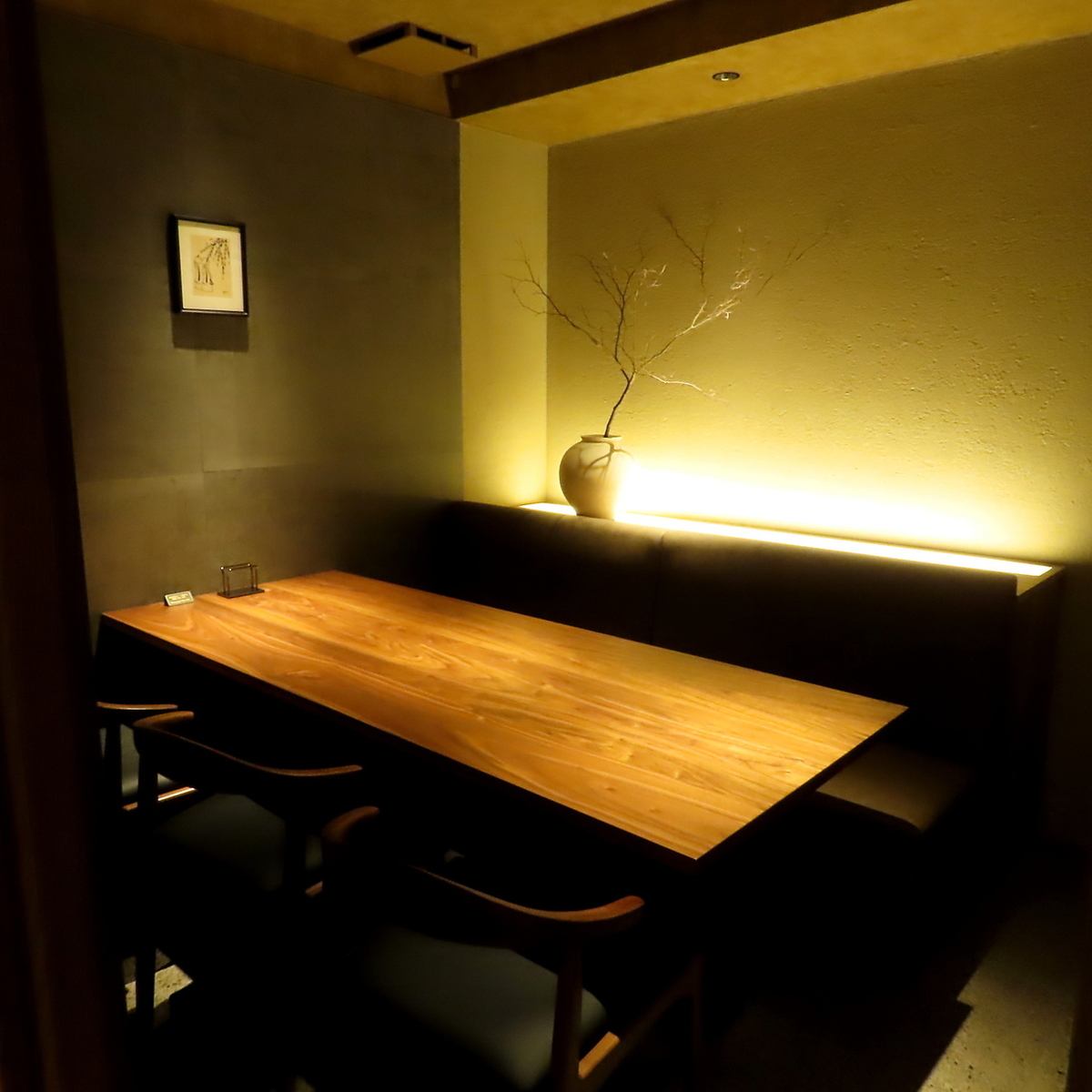 推薦用於招待客戶或重要聚會。品嚐美酒佳餚…