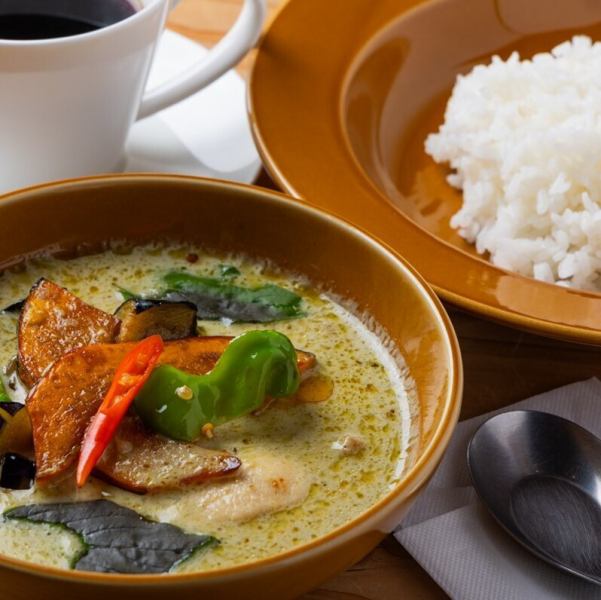 【ランチタイムも営業しております♪】メイン1品とサイド2品が選べるお得なランチメニュー！2090円(税込)～