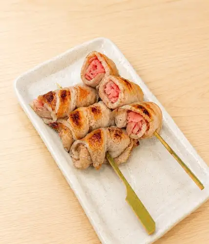 Pork skewers wrapped in sweet and sour ginger (2 skewers)