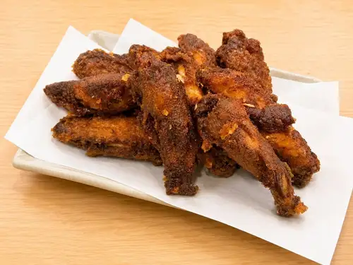 Spicy fried chicken wings