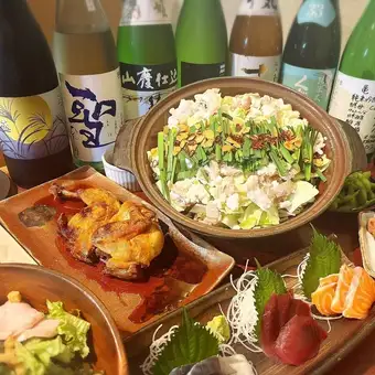 【盡情享受旭川特色美食！ 】嫩雞烤、內臟火鍋、壽司裡肌串、以及3種刺身！共8道菜，包含120分鐘暢飲，僅需6000日圓。
