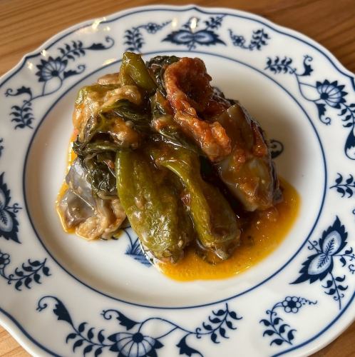 Eggplant and chili pepper stew in tomato sauce