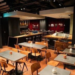 2名掛けのテーブルではカップルでのご利用やご友人同士などにぴったりです。ランチの営業もしておりますので、同僚とのランチタイムにも◎おしゃれな雰囲気の店内で、美味しいお食事を楽しんでいただけます。大手町駅から徒歩1分なのでアクセスも良し！
