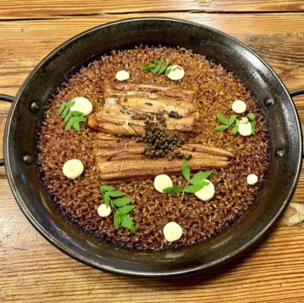 【ご宴会に】Leon最高峰 太刀魚や穴子のパエリアにセレクトワイン11種を含む3時間飲み放題付き！