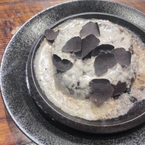 熟成じゃがいもの鉄板トルティージャ サマートリュフがけ
