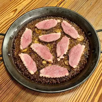 【ご宴会やお食事会に】厚切り戻りカツオや鴨とポルチーニのパエリアに赤城黒毛和牛を堪能！