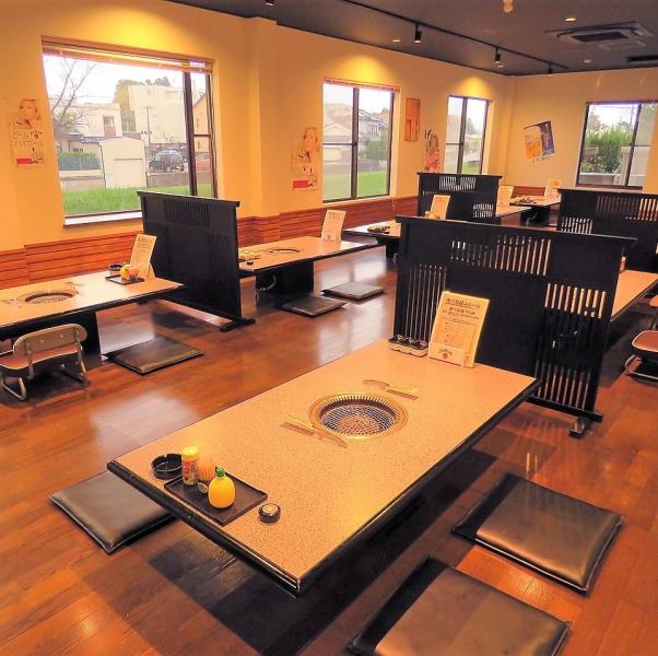 最大50名収容可能の広々としたお座敷をご用意。各種ご宴会や懇親会、団体様のご利用などお気軽にお問い合わせください♪