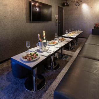 The private room is also a sofa seat, making it a relaxing space ◎ In a chic and calm atmosphere, you can also have an adult girls-only gathering while drinking alcohol! There is also a course that is perfect for the party scene We have many available, so please spend a wonderful time at our shop ♪