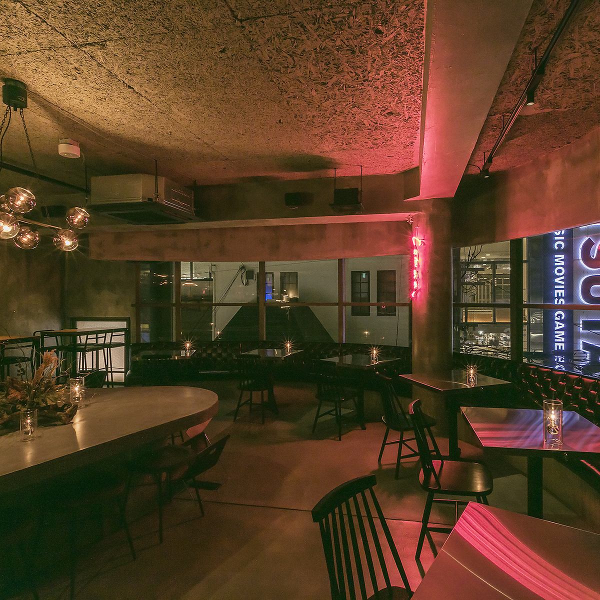 約會好去處!在我們時尚雅緻的室內環境中放鬆身心。