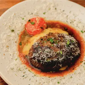 濃厚卵黄を絡める粗挽きハンバーグステーキ～じゃがいものピュレ添え～