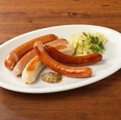 《大阪でドイツ本場の味》名物！ジューシー！ビールなどお酒が進む！特製ソーセージをご堪能ください！