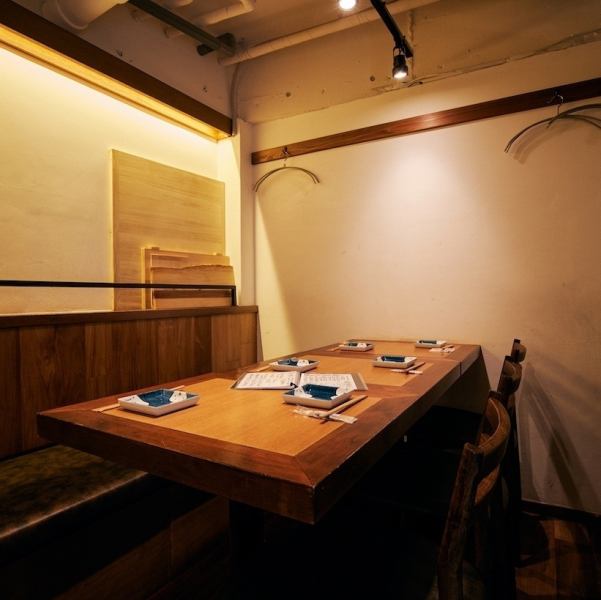 喧騒から離れた、知る人ぞ知る和モダンな隠れ家。心まで温まる創作和食を味わいながら、落ち着いた洗練の空間で格別な時間をお過ごしいただけます。