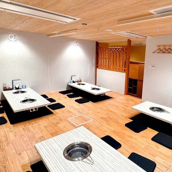 お席は完全個室をご用意。周りを気にせず、お仕事の話やプライベートな会話など、打ち解けた雰囲気でお楽しみいただけます。少人数のご宴会から、ある程度の大人数まで、柔軟に対応いたします。