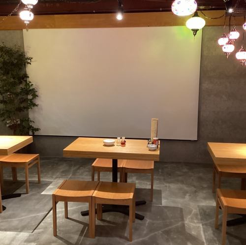 可供兩人用餐的桌位