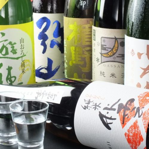 [20 types or more of sake offered at a uniform price of 462 yen (tax included)!]