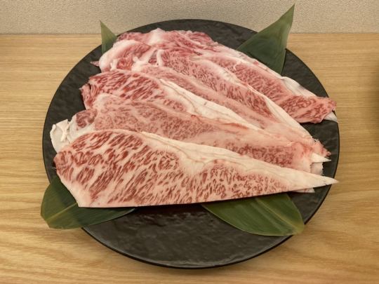 Luxuriously sukiyaki and shabu-shabu with Toyama brand beef