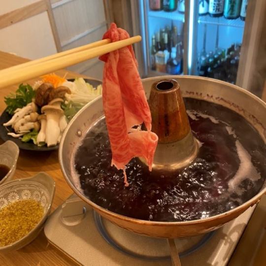 [Limited quantity brand beef] Toyama Wagyu beef with red wine shabu-shabu