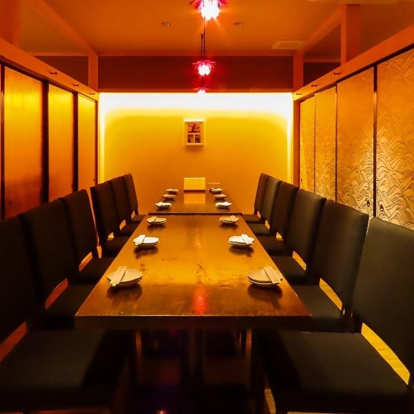 ”光”は全席個室で、会社宴会や仕事帰りの飲み会など様々なシーンでお使いいただけます！パーティションによって区切れる個室空間は人数によってお席を変えれますので、お気軽にお越しください！