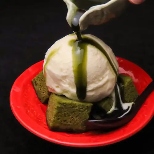 濃厚抹茶ソースのバニラアイス
