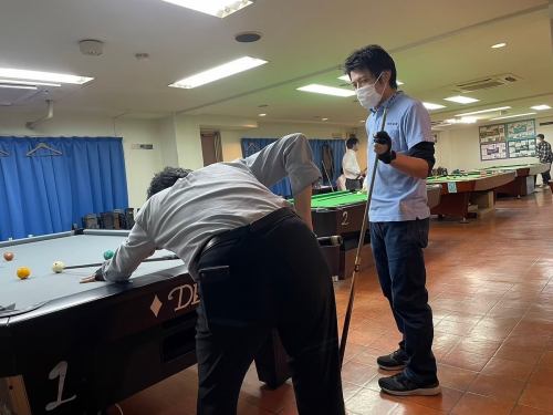 ビリヤード6台完備!