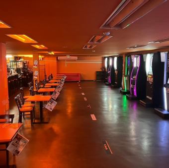 カウンター席ではドリンク飲みながらスポーツ観戦可能！