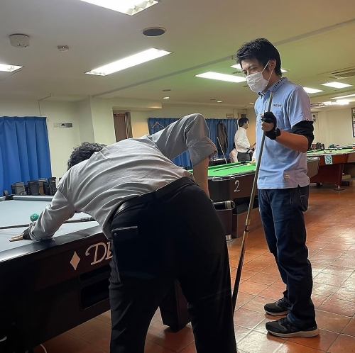 ビリヤード6台完備!