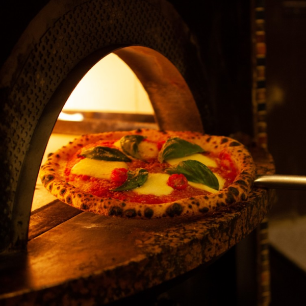 Oven-baked Neapolitan pizza