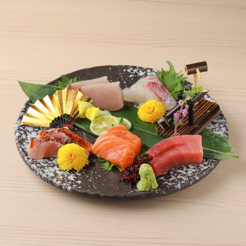 Assorted sashimi (order minimum for 2 people)
