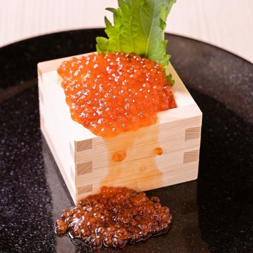 Salmon roe (plated)