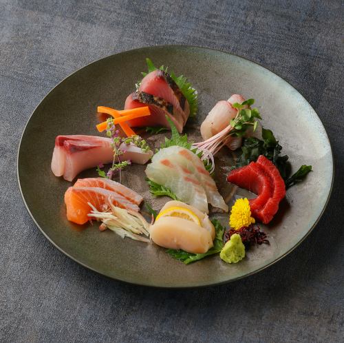 Assorted sashimi (5 or 7 kinds) (minimum order for 2 people)