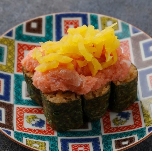 Fatty tuna taku topping sushi