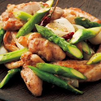 Fried black pepper with chicken and asparagus