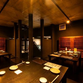 【本館/全席喫煙可能】半個室テーブル席3つ（2名～4名）　繋げると8名/16名テーブルになります。