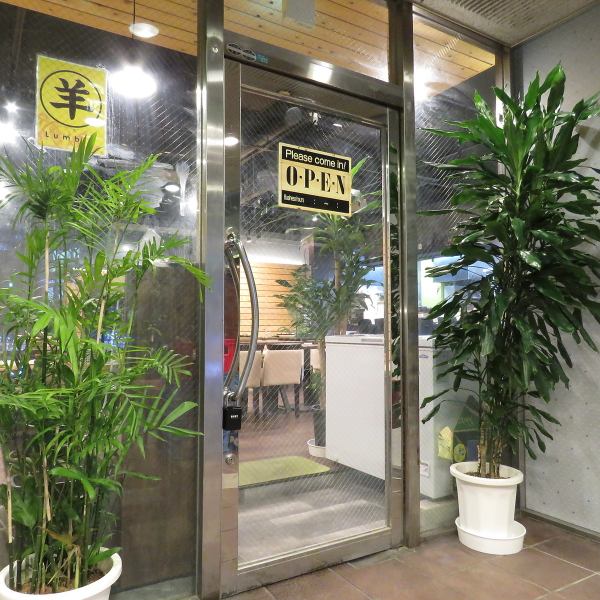 A 3-minute walk from Shizuoka Station, it's easily accessible.It can be used for a variety of occasions, such as meat banquets, family meals, and girls-only gatherings.The tables are well spaced to prevent infections.Please visit us with peace of mind!