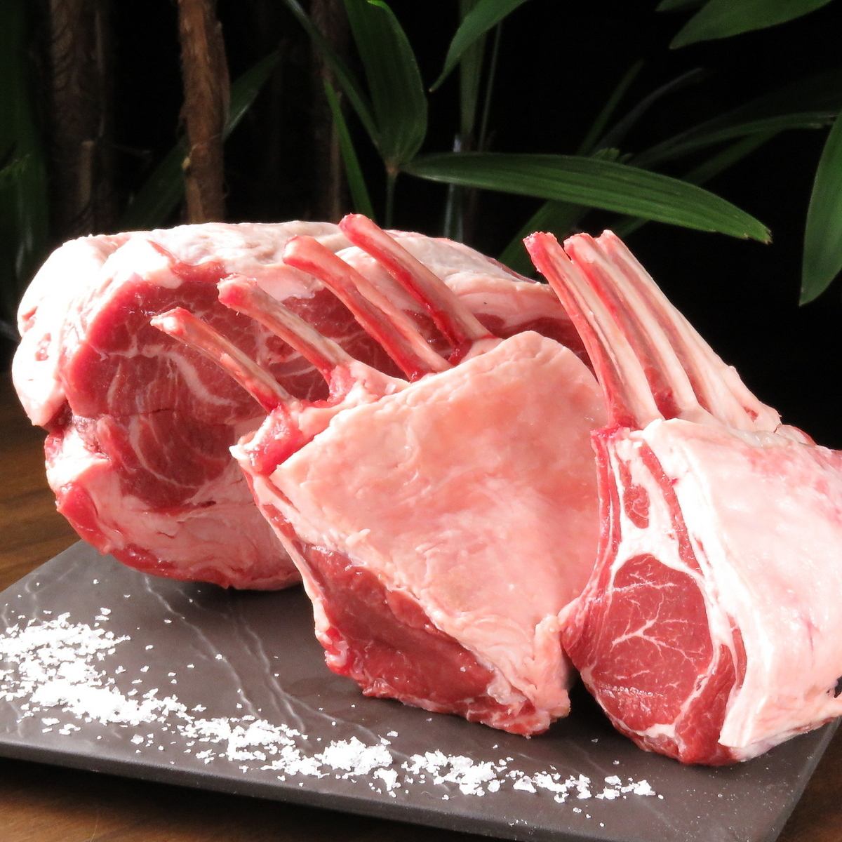 Carefully selected, exquisite lamb meat! We also have rare cuts and domestic lamb meat.