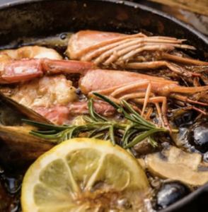 赤エビとキノコのアヒージョ（バケット付き）