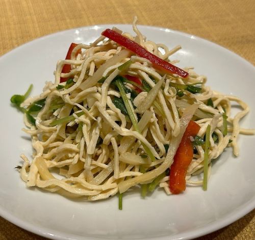 時令蔬菜和豆腐麵沙拉