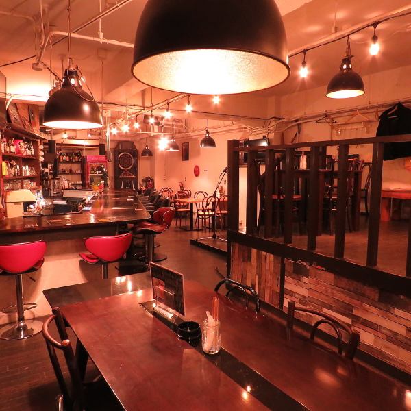 【宴会も対応】最大40人ご利用いただけるおしゃれな店内で、カウンター席から2階テーブル席まで用意しております。会社帰りにサクッと飲みから、各種宴会・誕生日・記念日など、幅広いシーンでご利用いただけます。[静岡/清水/女子会/記念日/居酒屋/宴会/飲み放題/酒/女子会/二次会/誕生日]