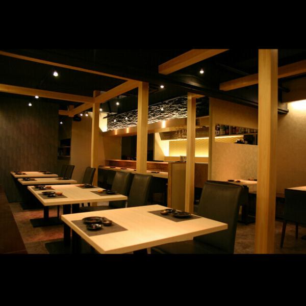 【落ち着いた全席パーテーション個室】※特に金・土曜は必ず空席確認をお願いします※ご注文順にお造り致しますので、お早めにご注文いただき、お酒などを楽しんでお待ち頂ければ幸いです！必食の逸品は、当店自慢の海鮮丼や船盛・造り各種。コースには飲み放題完備　居酒屋使いにも　　天麩羅　刺身　魚料理の創作料理