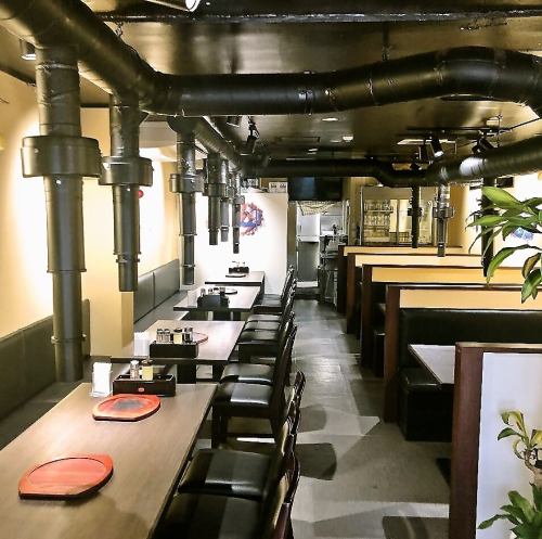 お席はソファータイプになっているので長時間座っていても疲れる心配なし！自慢のお肉を心ゆくまでご堪能ください。