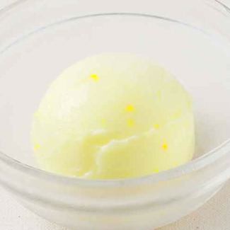 Rich vanilla ice cream / yuzu sorbet / shoe ice cream (vanilla or strawberry)