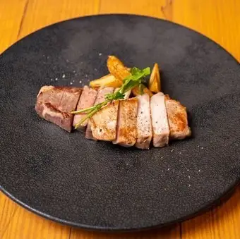特選!熟成肉の2種盛り合わせ(100g×2種)