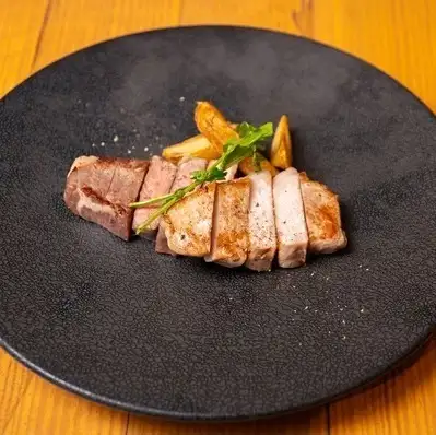 特選!熟成肉の2種盛り合わせ(100g×2種)